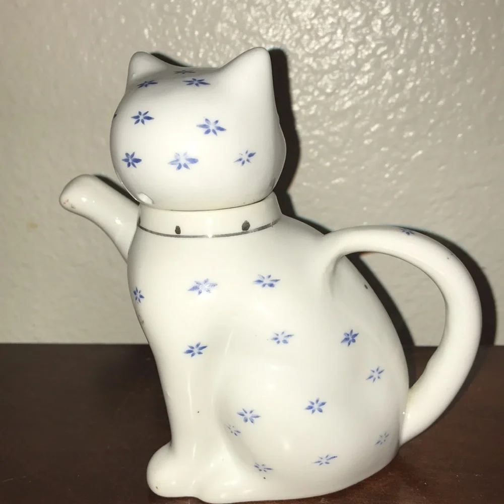 Novelty Ceramic China Cat Teapot 5.5 Inches Tall White with Blue Star Pattern